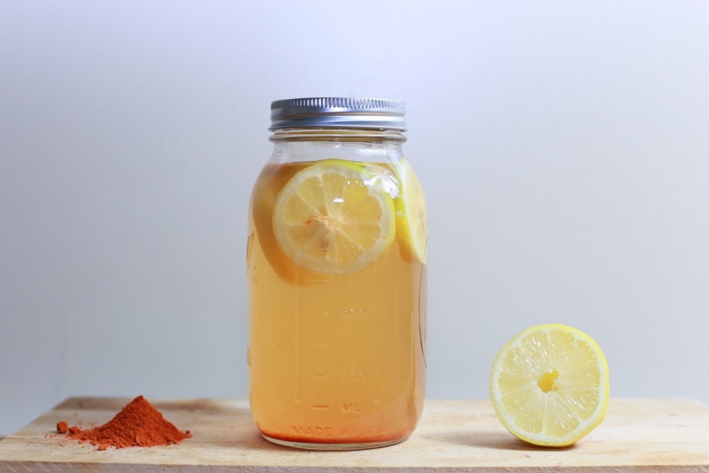 acqua limone menta e zafferano bevanda fresca